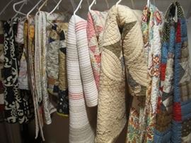 MACHINE MADE QUILTS AND BLANKETS