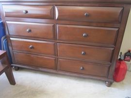 DRESSER