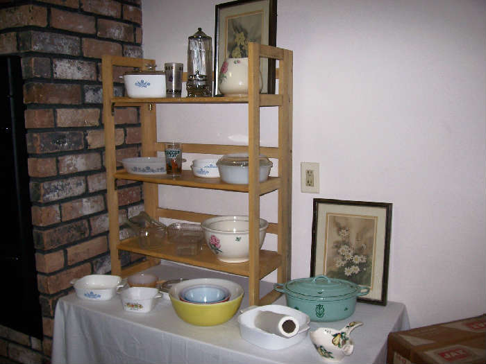 Lots of kitchen stuff - vintage mixing bowls, refrigerator dishes, corning ware