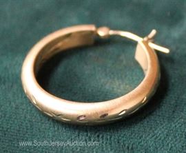  14 Karat Gold Hoop Earring 