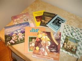 Collector/identification resource/reference books, price guides