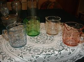 Vintage 3 spout glass measuring cups.  2 are "Kellogg" marked