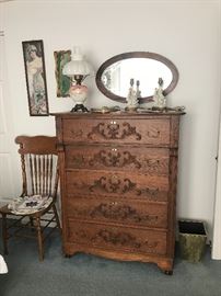 Beautiful oak with carved decorative pieces y’all chest