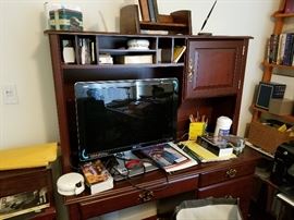 Computer Desk, computer monitor (No Tower)