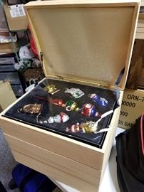 Crates of Thomas Pacconi and Museum Thomas Christmas Classics Ornaments