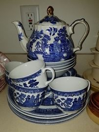Sadler English Porcelain 22pc including Teapot Dinnerware set "Willow" 