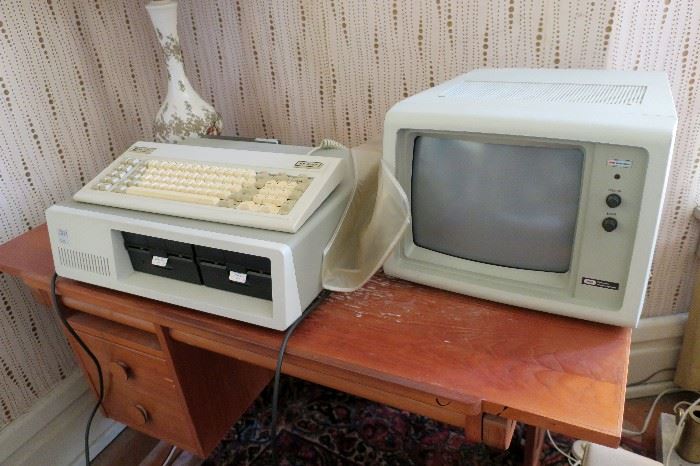 Vintage IBM computer for parts or repair