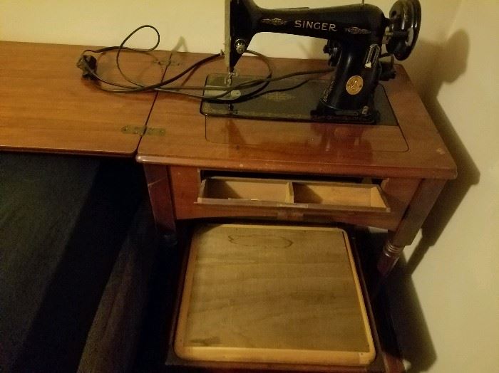 Singer 1946 Sewing Machine with Table and Seat