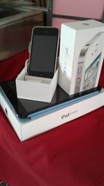 Mini I pad and apple phone