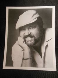 17.	Dom DeLouise Convention Autograph Photograph (White Hat, Unsigned)