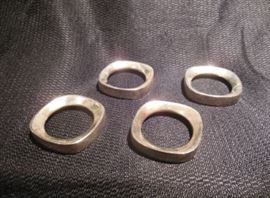 4.	Set of 4 Metal Napkin Rings