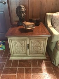Drexel/Century end table with matching Sheraton style oval coffee table