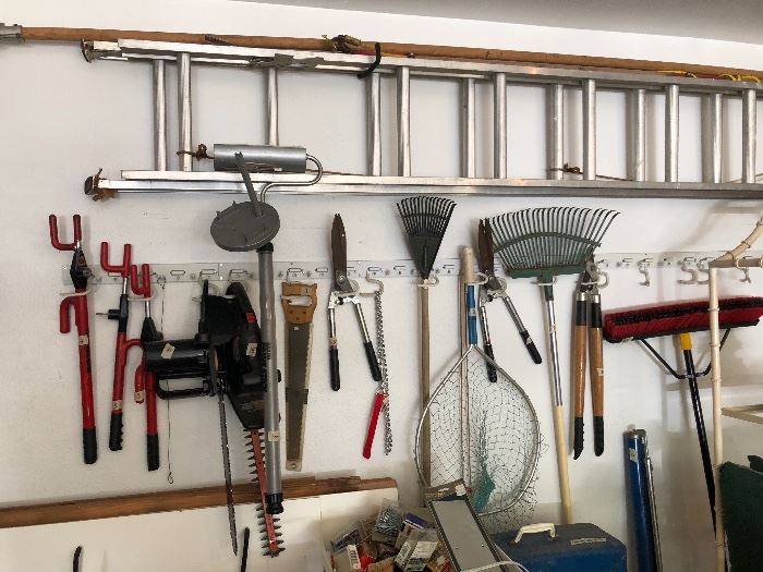 Yard tools, extension ladders