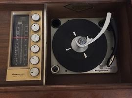 Magnovox Turntable and Radio