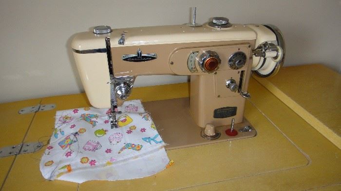 Sewing Machine, good Working Condition 
