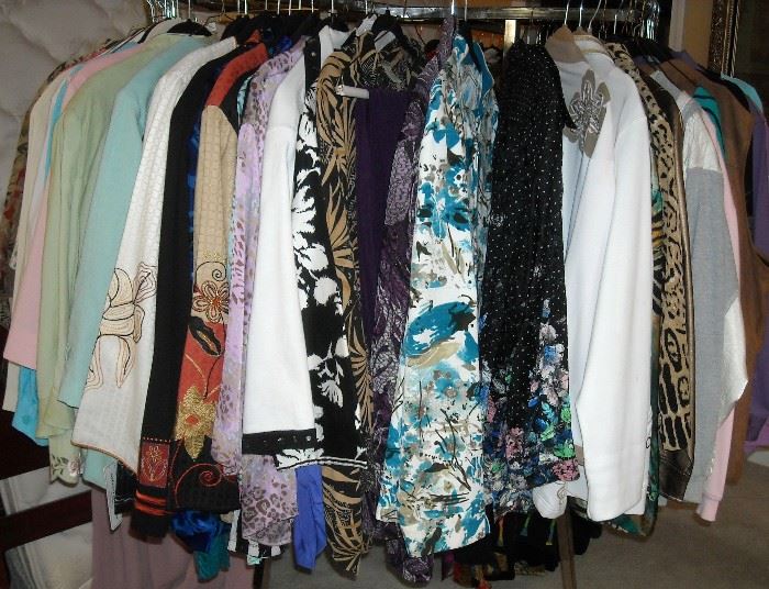 Beautiful clothing.  The majority of women's clothes are by Drapers & Damon.  Various sizes. A lot of size 2X.