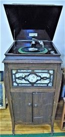 Milwaukee Talking Machine Dalion Crank Phonograph