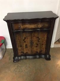 Nice foyer table, excellent condition