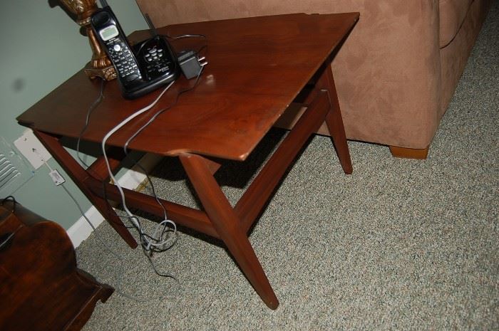 Small Mid Century Modern Broyhill End Table