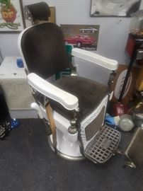 Vintage barber chair very good condition
