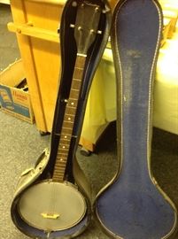 Silvertone  5- String Banjo w/case