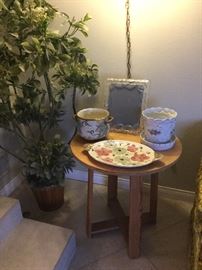 Another basic table, great plastic plant-hard to find that combination in a plant, great and plastic,...