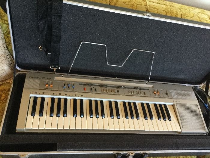 Last call for Casiotone keyboard with carrying case