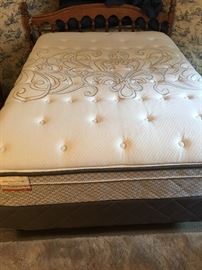 Like new full mattress!