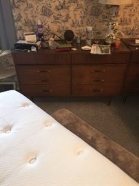MidCentury dresser & desk in great condition!