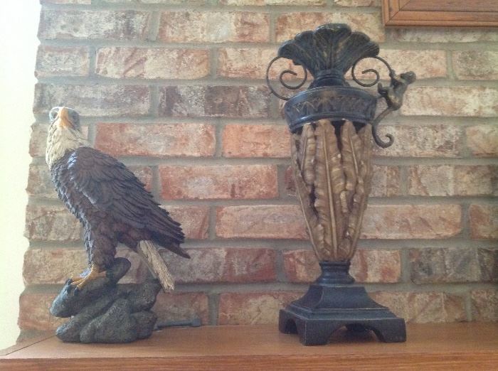 Unique vase and bald eagle statute 