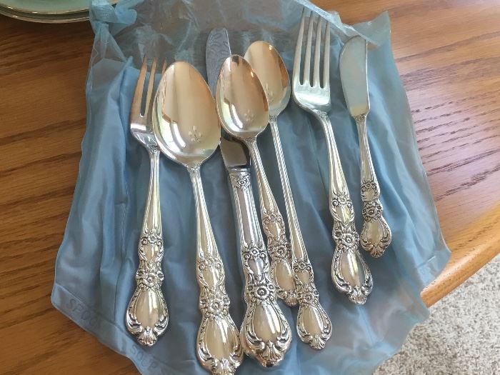 Rogers “Hertitage” Silver Plate Flatware- Service for 12 