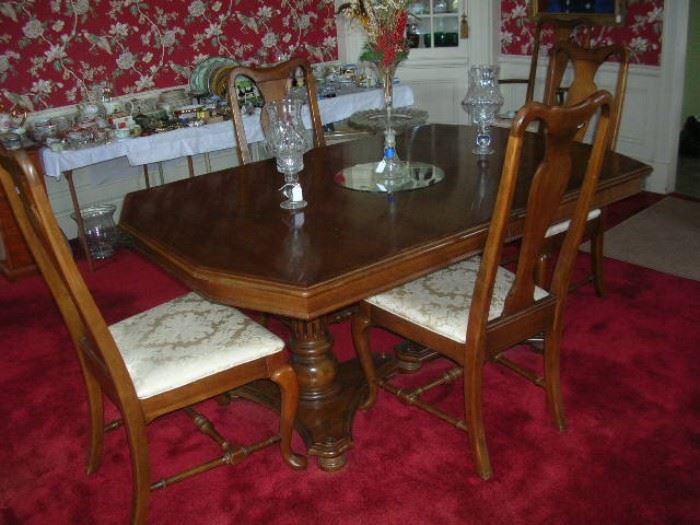 Dining table with two leaves and pads, 6 chairs