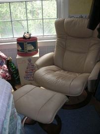 Lounge chair and ottoman