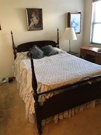 4 poster double bed with bedding