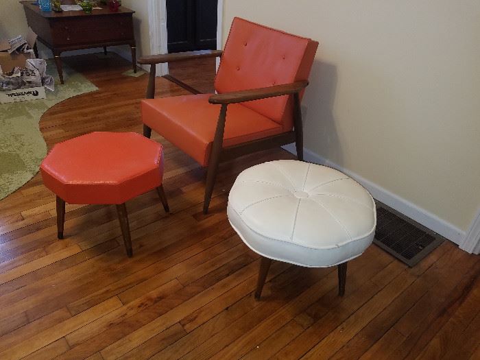 Lounge chair and ottomans