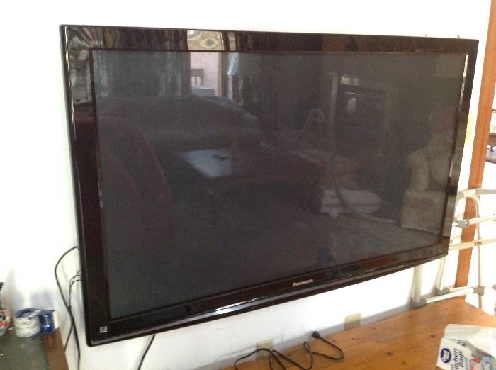 Flat Screen TV with wall mount $ 180.00