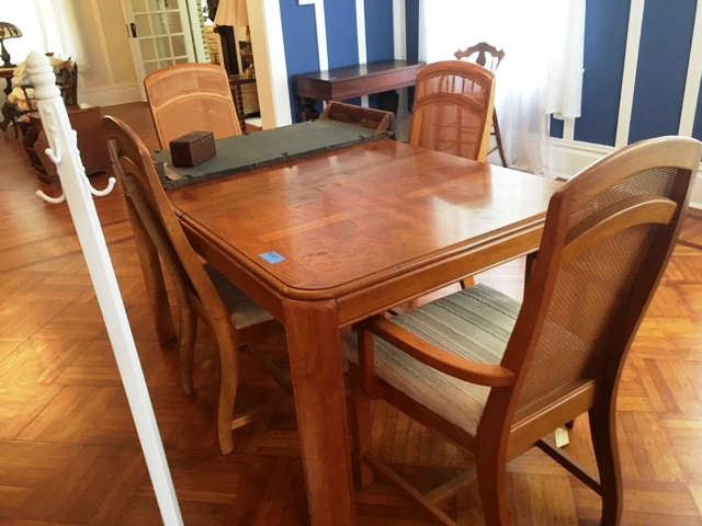 Modern Table w/ 4 Chairs