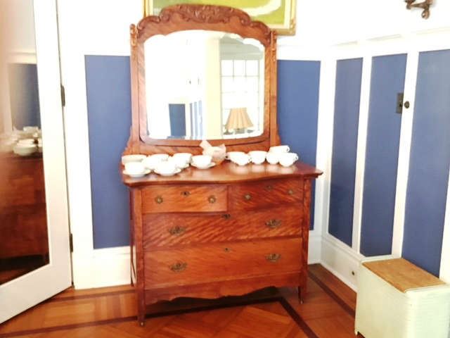 Antique Oak 4 Drawer Dresser w/ Mirror