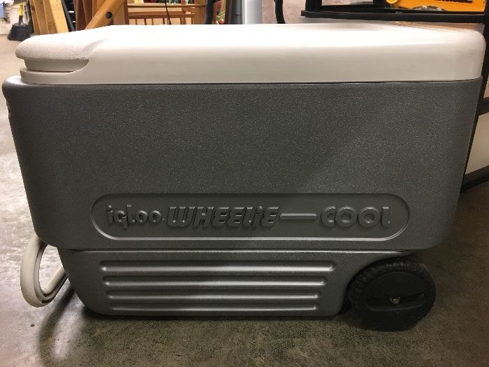 Igloo cooler on wheels