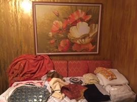 •	1960s Mod orange “Brady Bunch” style paisley bed vintage clothing, vintage linens