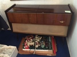 Atomic Style 1950s Mid-Century Modern Record Console