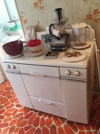 1950s Mid-Century Modern Stove, Mid-Century Modern kitchenware and small appliances