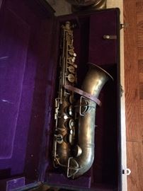 C. 1920s brass Martin saxaphone from Elkhart, Indiana in case, see additional pictures below. 
