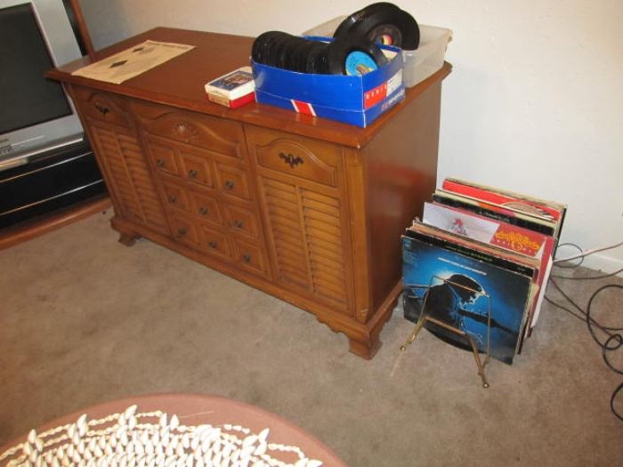 hi-fi. radio works, sort-of; 8-track gets power and that's all; phonograph dead