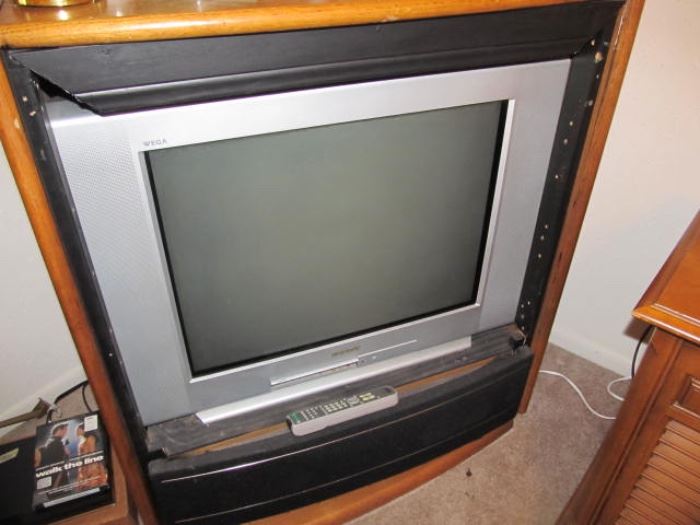 Sony Trinitron (CRT). this TV is fitted in an old console cabinet
