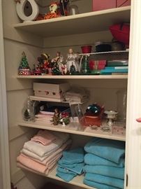 Many smalls and linens