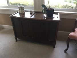 1964 Magnavox cabinet stereo