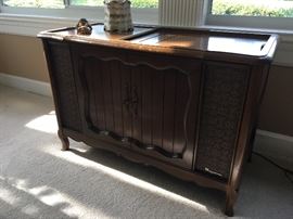 1960’s Magnavox stereo system........ could be made into a great bar!