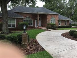Beautiful home in Gainesville Country Club
Full of treasures for you to find!
