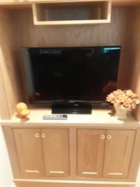 Flat Screen TV with remote works perfect